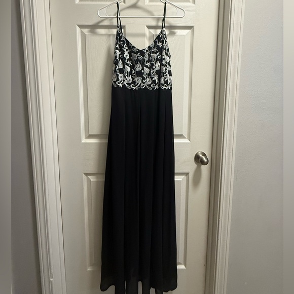 Spense Dresses & Skirts - Spense -  Black & White Embroidered Maxi Dress – Size 8